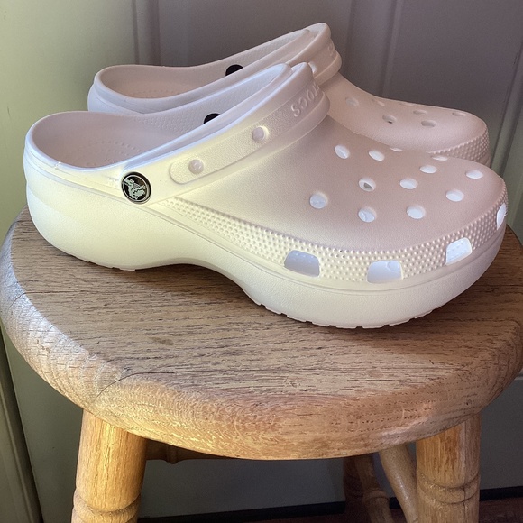 Women’s White Platform Crocs Classic Clog Shoes Size 9 - Picture 3 of 9